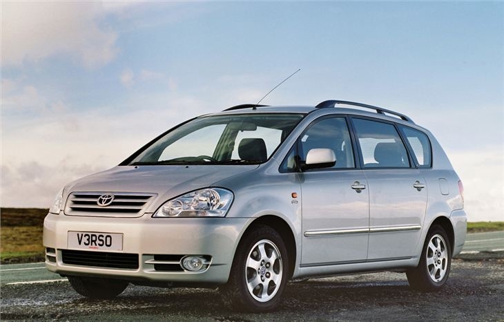 Avensis Verso  2001 - 2005